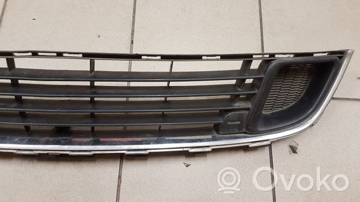 Citroen C5 Etupuskurin alempi jäähdytinsäleikkö 9681052677