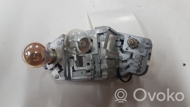 Volvo V60 Porte ampoule de feu arrière 21498009