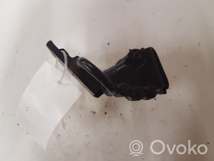 Audi A6 S6 C6 4F Cerniera inferiore della portiera anteriore 8E0831411E