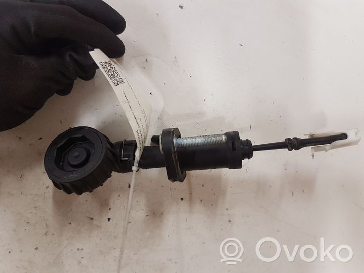 Opel Astra J Clutch master cylinder 55561915