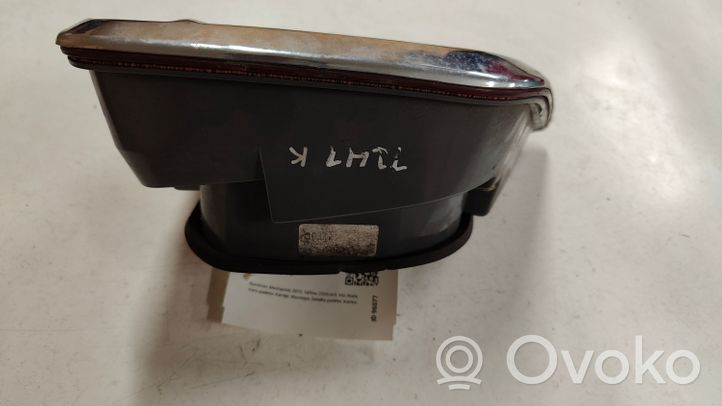 KIA Sorento Lampy tylnej klapy bagażnika 924052P12