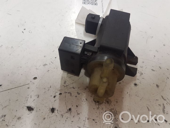 Opel Corsa D Solenoidinis vožtuvas 55563534