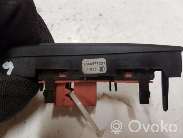 Citroen C2 Kita panelės detalė 96405773XT