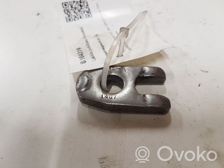 Renault Megane III Support de pince d'injecteur de carburant 1407