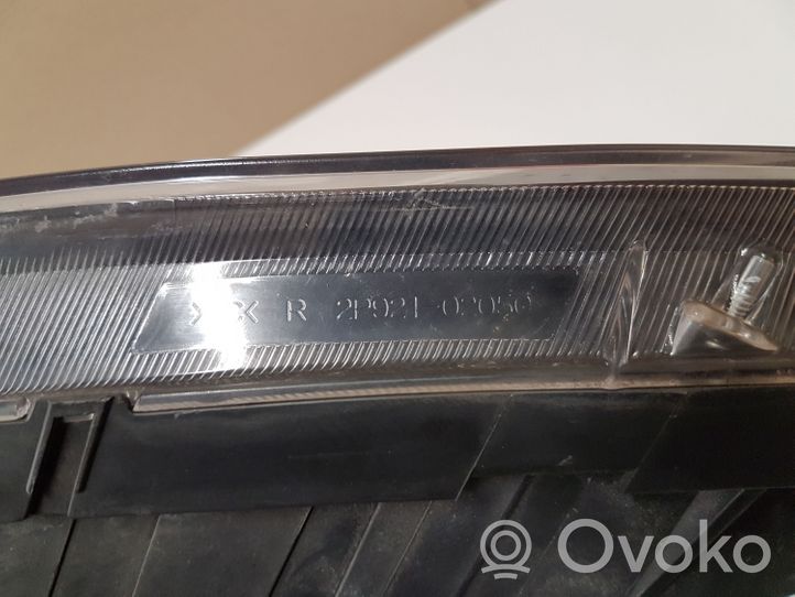 KIA Sorento Lampa przednia 921022P040