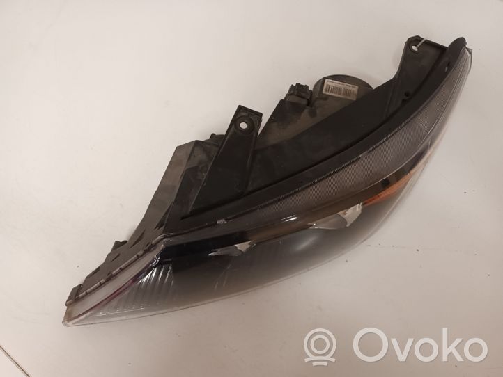 KIA Sorento Lampa przednia 921012P040