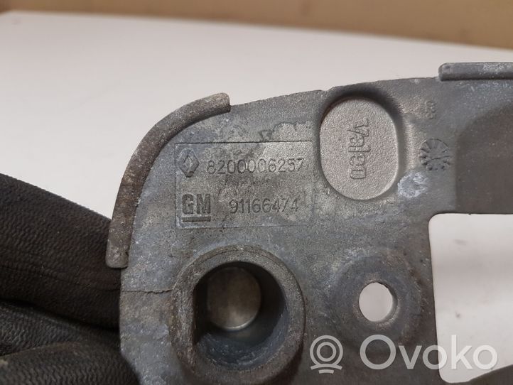 Opel Vivaro Sliding door exterior handle/bracket 8200006257