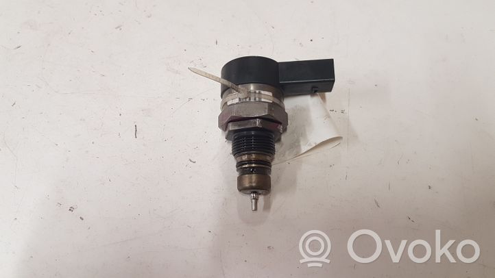 BMW 3 F30 F35 F31 Fuel pressure regulator 0281002949