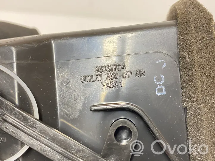 Opel Antara Kojelaudan sivutuuletussuuttimen kehys 96661704