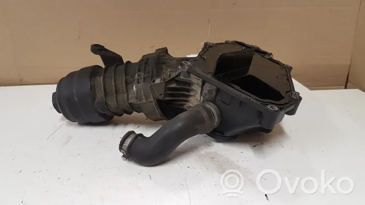 Volvo V40 Supporto di montaggio del filtro dell’olio 30757730