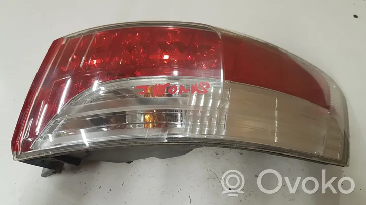 Toyota Avensis T270 Lampa tylna 