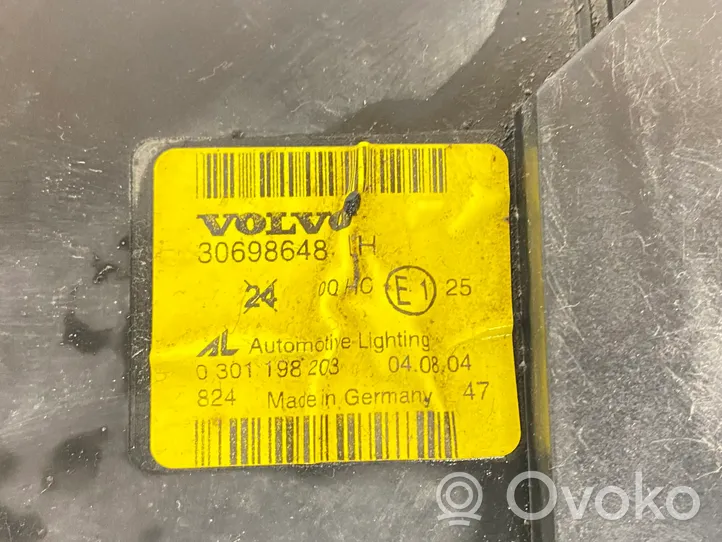 Volvo V50 Lampa przednia 30698648