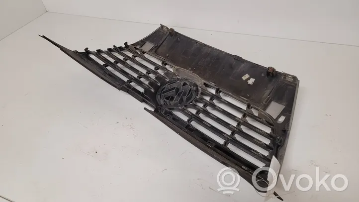 Volkswagen PASSAT B6 Front bumper upper radiator grill 3C0853651