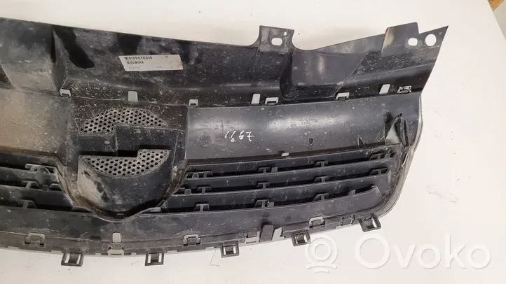 Opel Zafira B Grille calandre supérieure de pare-chocs avant 0P0702701