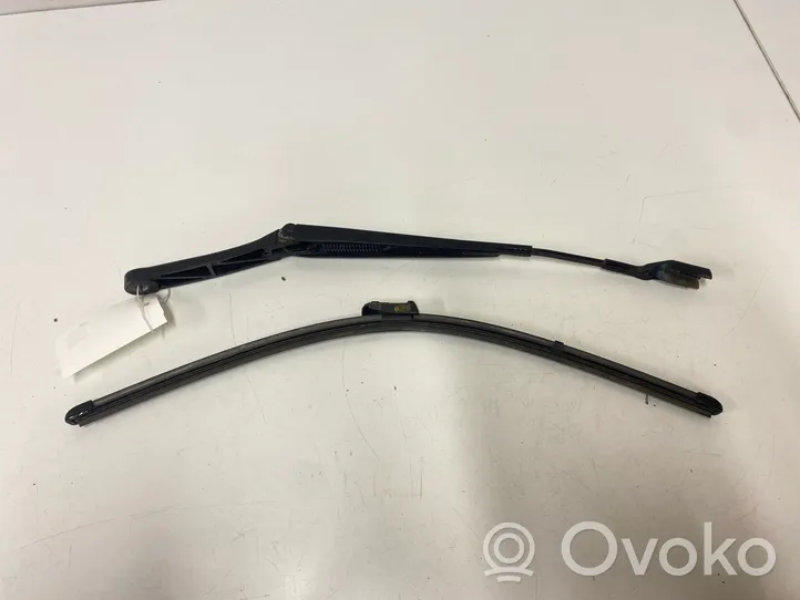 Volkswagen PASSAT B6 Windshield/front glass wiper blade 3C1955409C