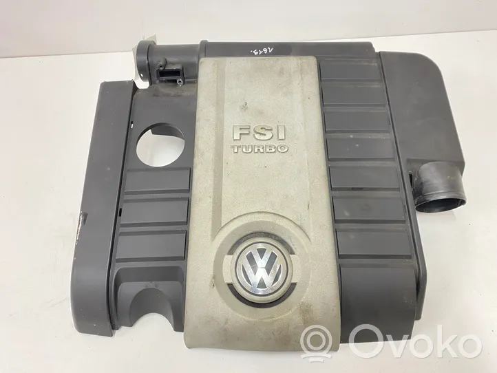 Volkswagen PASSAT B6 Engine cover (trim) 06F133837T