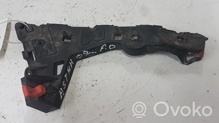 Opel Astra H Front bumper mounting bracket 331883181