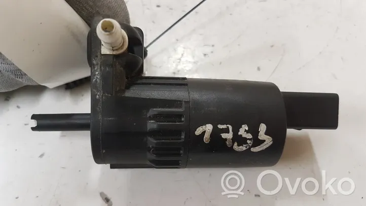 Opel Astra K Windscreen/windshield washer pump 84139203