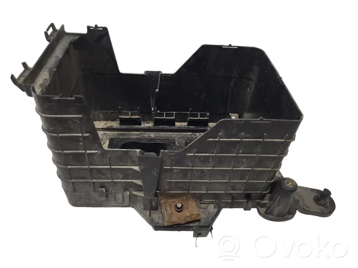 Volkswagen Golf V Support boîte de batterie 1K0915335C