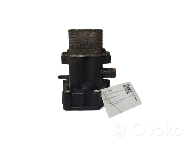 Volkswagen Golf VI Supporto di montaggio del filtro dell’olio 70346682