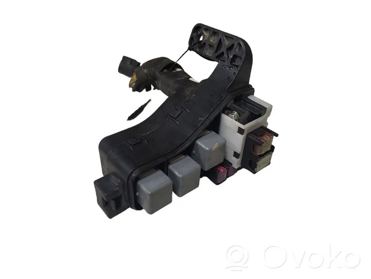 Toyota Corolla Verso E121 Module de fusibles 