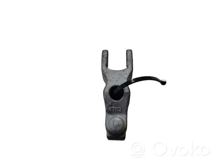 Opel Insignia A Fuel Injector clamp holder 
