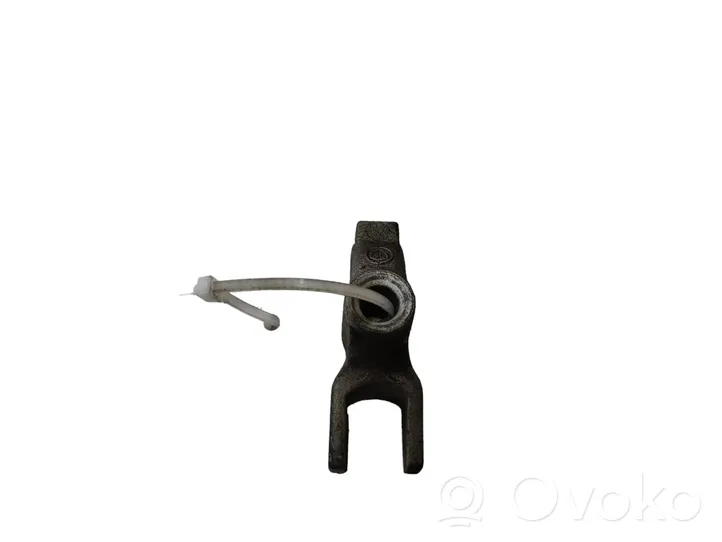 Saab 9-5 Support de pince d'injecteur de carburant 