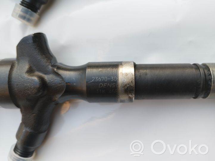 Toyota Land Cruiser (J120) Polttoainesuutinsarja 2367030280