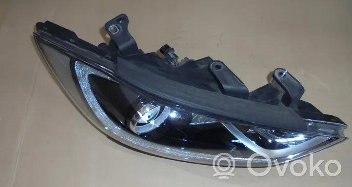 Hyundai Elantra VI Lampa przednia 92102-F2120