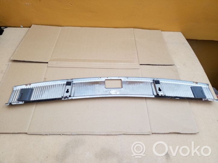 Volkswagen Touareg I Cache serrure de hayon/coffre arrière 7L6863459