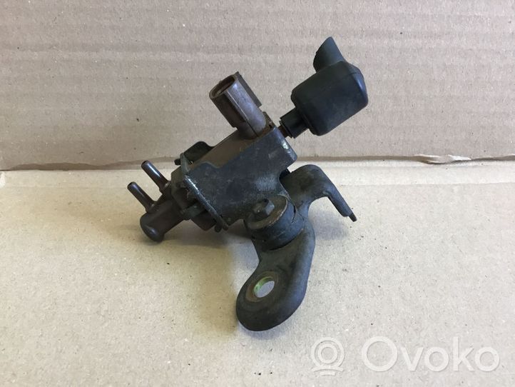 Toyota Avensis T220 Turboahtimen magneettiventtiili 2581927010