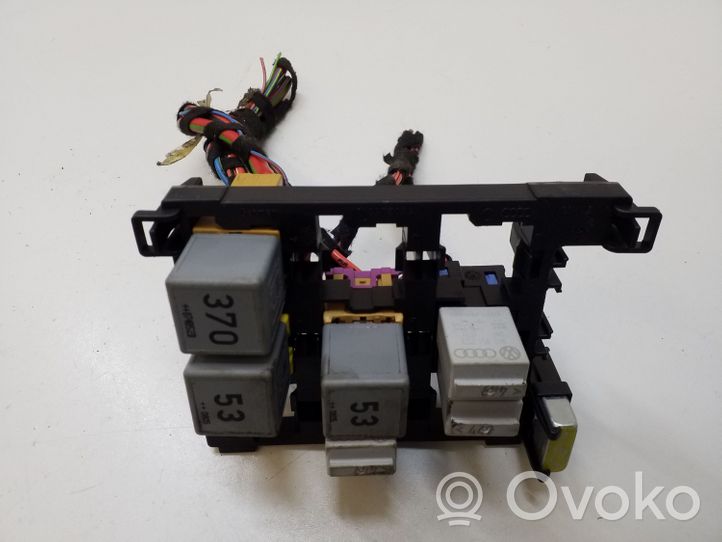 Volkswagen Tiguan Releju montāžas bloks 1T1937503A