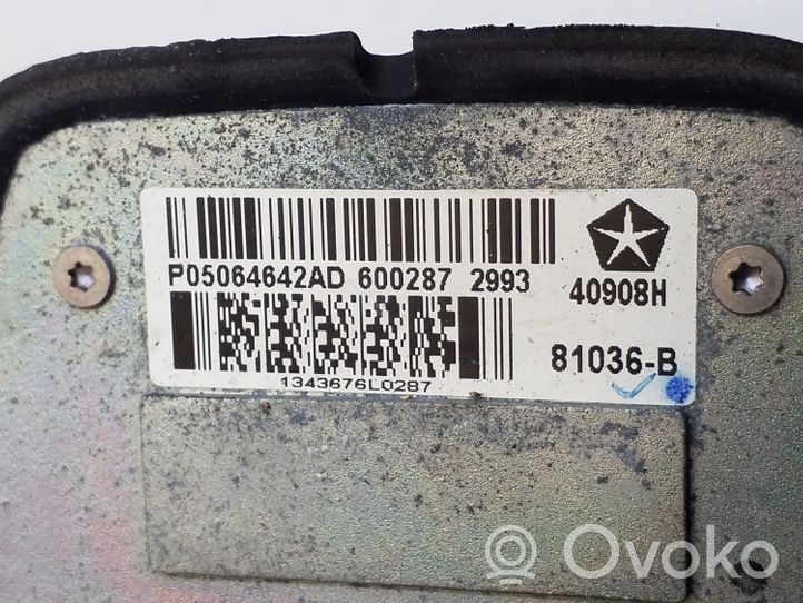 Jeep Cherokee Radio antena P05064642AD