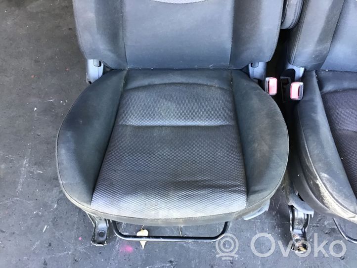 Mazda 5 Комплект сидений OEM