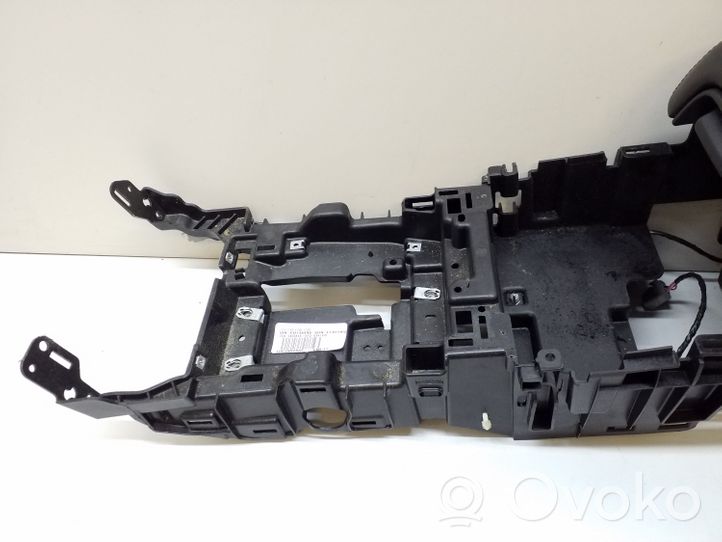 Chrysler 300C Armrest 1UE19DX9AF