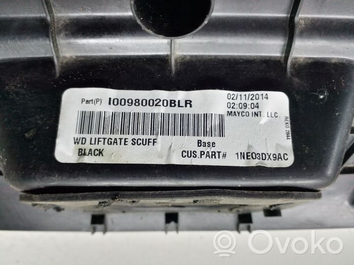 Dodge Durango Rivestimento di protezione sottoporta del bagagliaio/baule 1NE03DX9AC