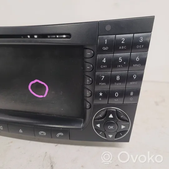 Mercedes-Benz E W211 Radio/CD/DVD/GPS-pääyksikkö A2118276242