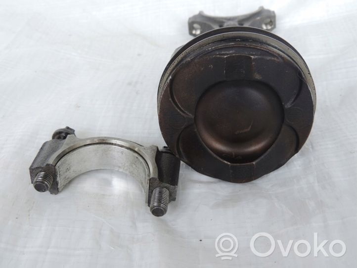 Ford Focus Piston avec bielle 