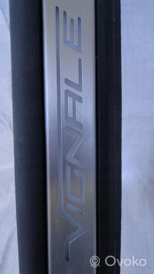 Ford Edge II Front sill (body part) 