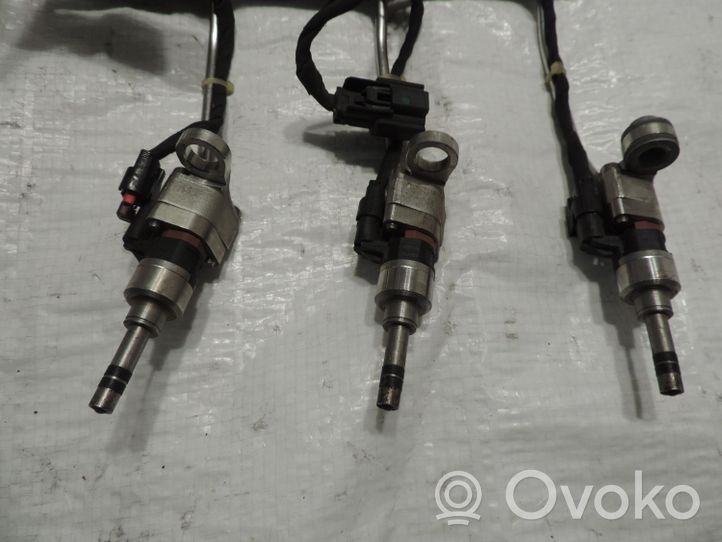 Opel Corsa E Fuel injector 55492823