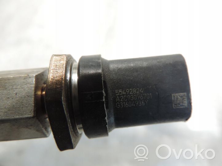 Opel Corsa E Fuel injector 55492823