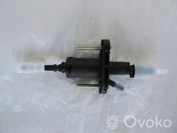 Opel Astra J Darbinis sankabos cilindriukas 55561915