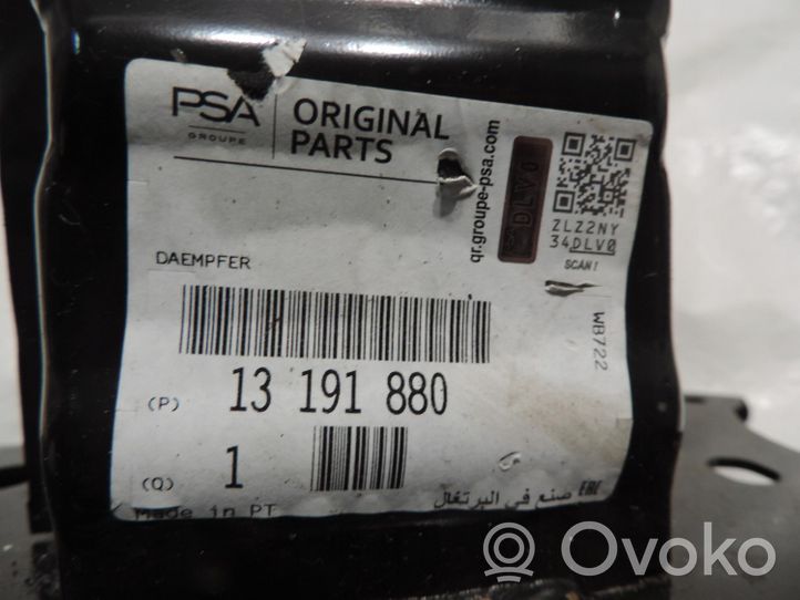 Opel Corsa D Odbój / Amortyzator zderzaka przedniego 13191880