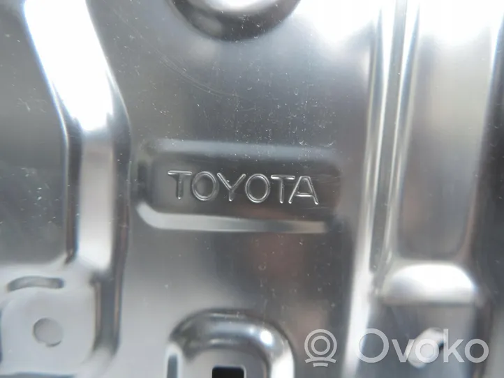 Toyota RAV 4 (XA40) Drzwi tylne 010000010001