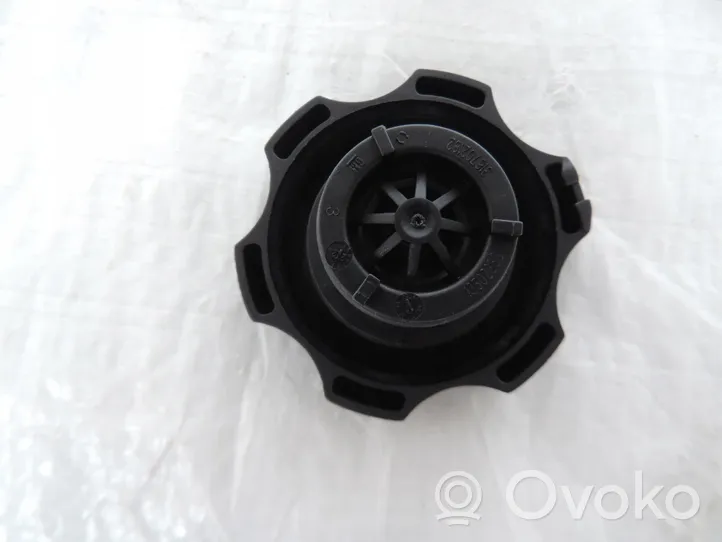 Opel Adam Tapón del depósito de refrigerante YR00269780