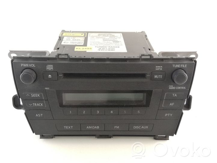 Toyota Prius (XW30) Panel / Radioodtwarzacz CD/DVD/GPS 8612047330