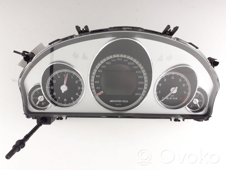 Mercedes-Benz E AMG W212 Tachimetro (quadro strumenti) A2125403748