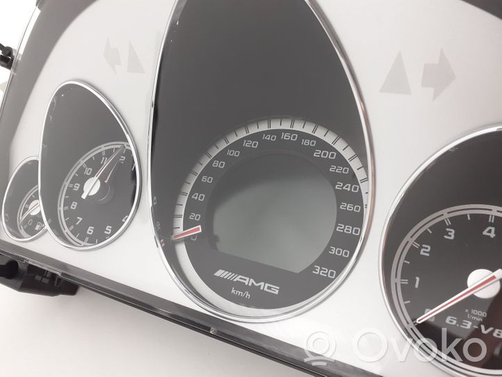 Mercedes-Benz E AMG W212 Speedometer (instrument cluster) A2125403748