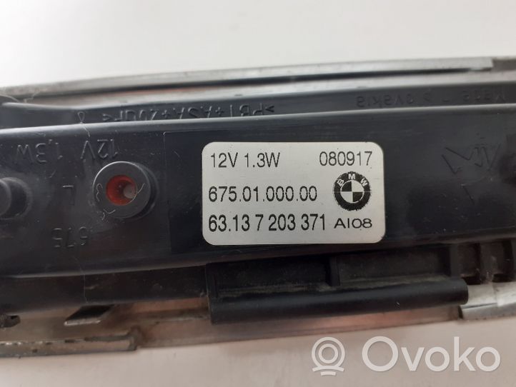 BMW 7 F01 F02 F03 F04 Indicatore di direzione del parafango anteriore 7203371