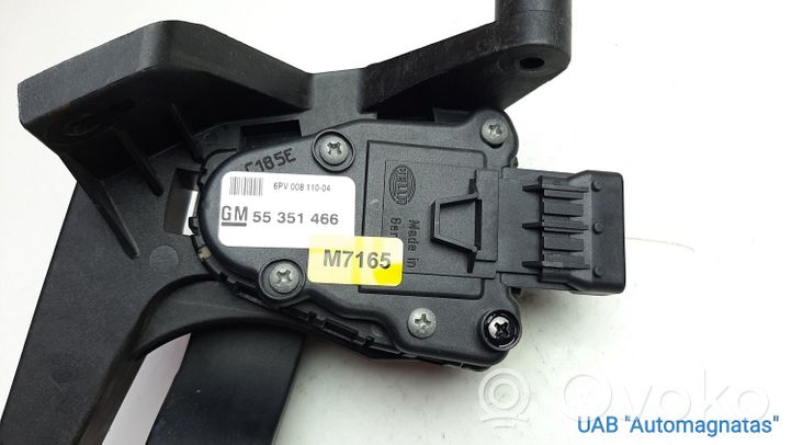 Opel Tigra B Accelerator throttle pedal 55351466